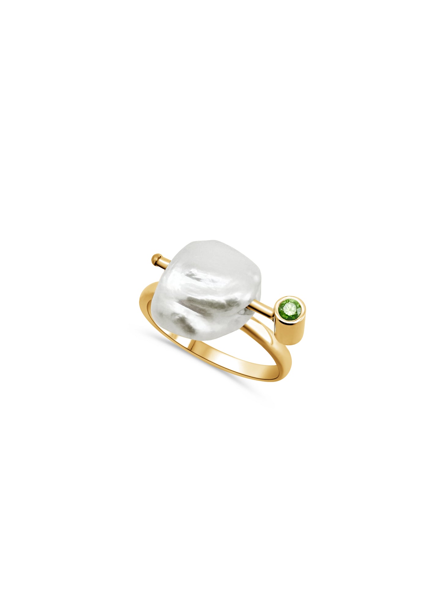 Pearl Ring w. Green And White Diamond