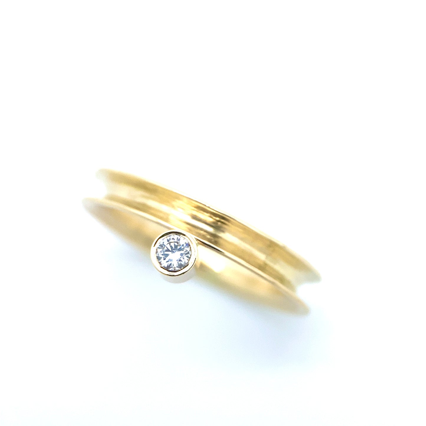 Ria Ring With Diamond Setting